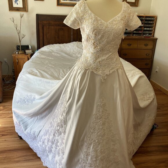 1) Wedding Gown: The Longest Train - Picture 1 of 16